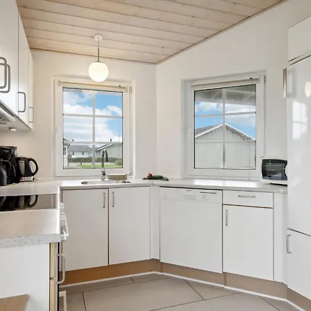 Beautiful In With Kitchen *